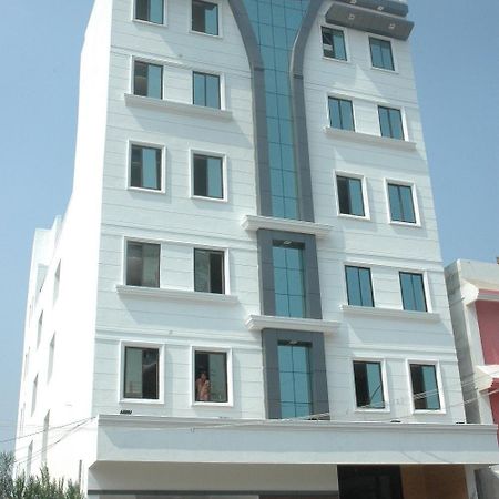 Hotel Mgr 퐁디셰리 외부 사진